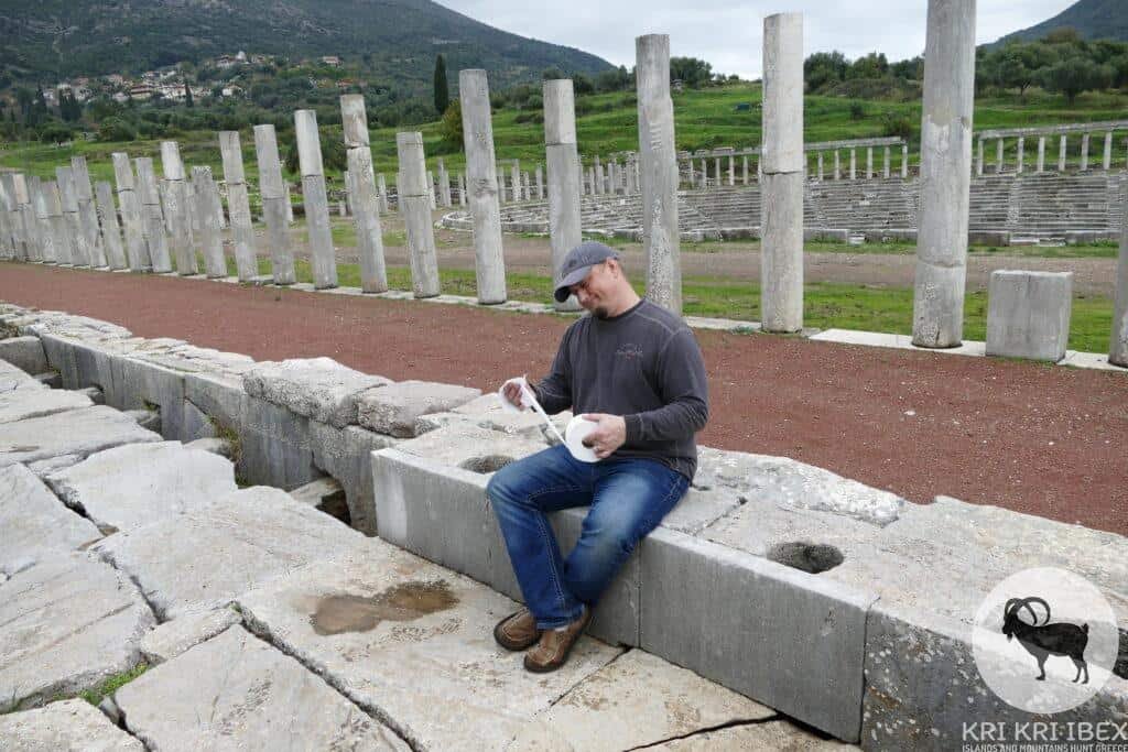 Gammelt vand- og kloaksystem åbent offentligt toilet i Messini